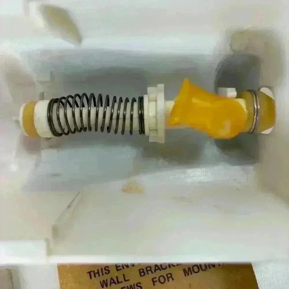 New old stock vintage 70s Raggedy  Andy toothpaste dispenser - Picture 4 of 5